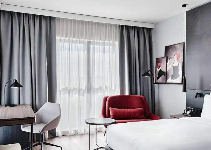 Radisson Red & Radisson Red Apartments, Hotel 4*