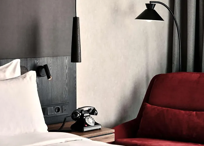 Hotel Radisson Red & Radisson Red Apartments, 4*