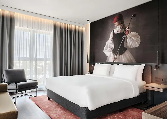 Radisson Red & Radisson Red Apartments,