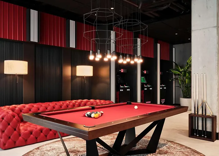 Radisson Red & Radisson Red Apartments, 4*