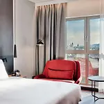 Radisson Red & Radisson Red Apartments,