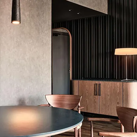 Radisson Red & Radisson Red Apartments, Hotel 4*