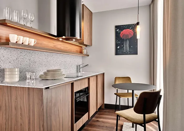 Hotel Radisson Red & Radisson Red Apartments, 4*