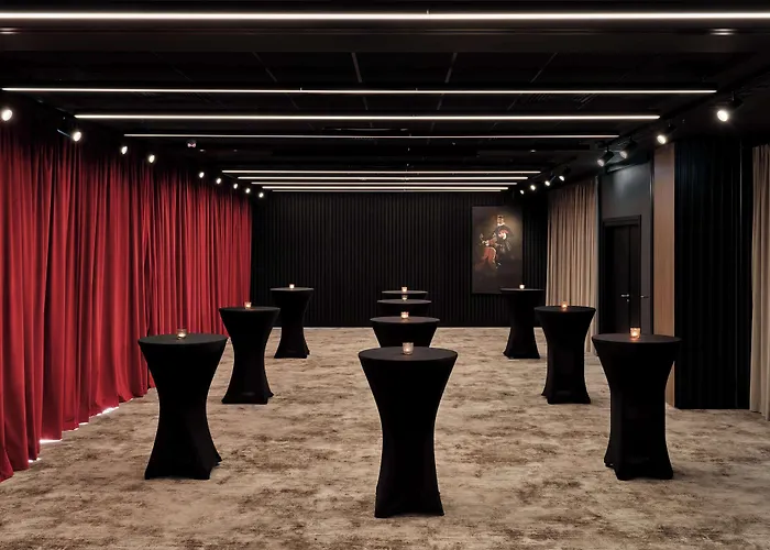 Radisson Red & Radisson Red Apartments,