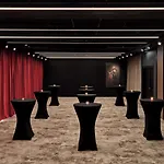 Radisson Red & Radisson Red Apartments,