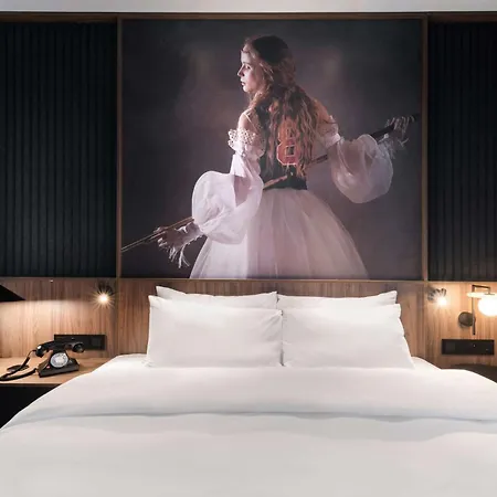 Radisson Red Hotel&radisson Red Apartments,