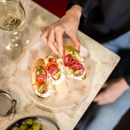 Radisson Red & Radisson Red Apartments, 4* クラクフ