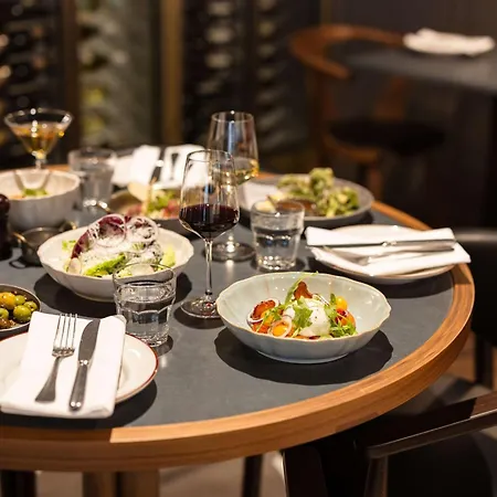 Radisson Red & Radisson Red Apartments, 4* クラクフ