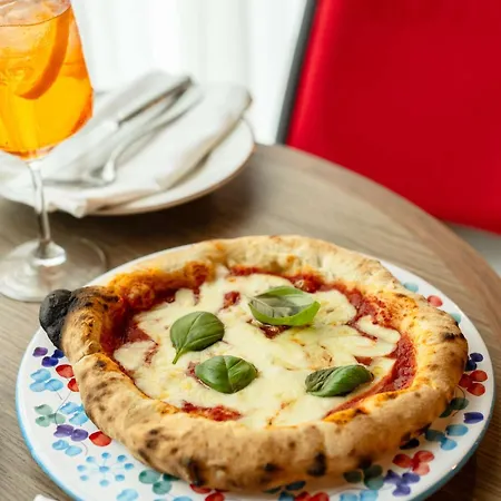 ホテル Radisson Red & Radisson Red Apartments, クラクフ