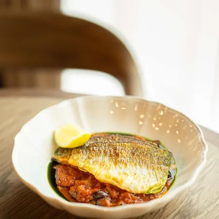 ホテル Radisson Red & Radisson Red Apartments, 4*