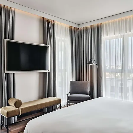 ホテル Radisson Red & Radisson Red Apartments, クラクフ