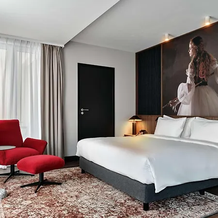 Radisson Red Hotel&radisson Red Apartments,