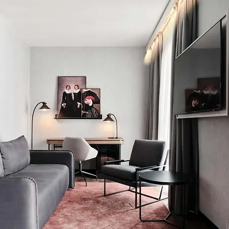 ホテル Radisson Red & Radisson Red Apartments, クラクフ