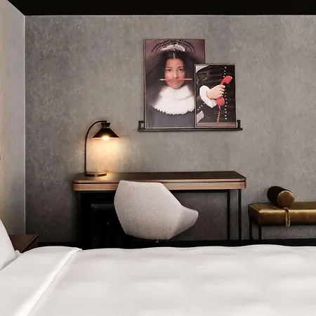 Radisson Red Hotel&radisson Red Apartments,