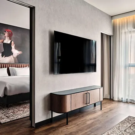 Hotel Radisson Red Hotel&radisson Red Apartments,