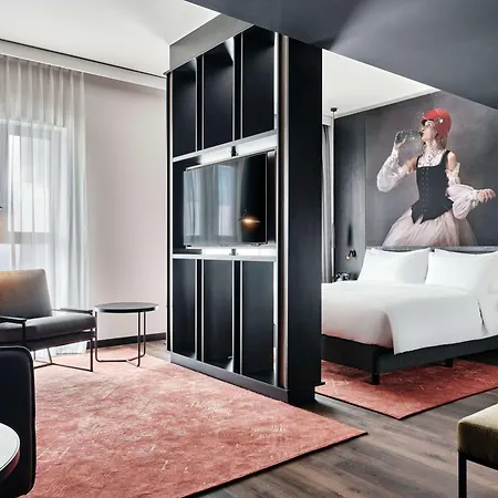 Hotel Radisson Red & Radisson Red Apartments,
