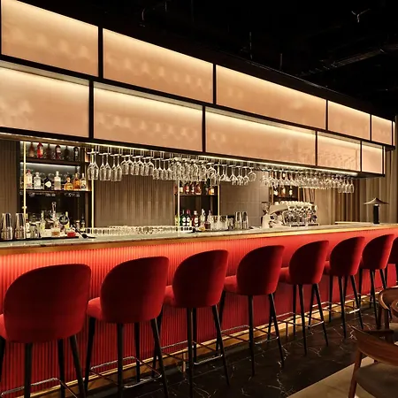 Hotel Radisson Red & Radisson Red Apartments, 4*