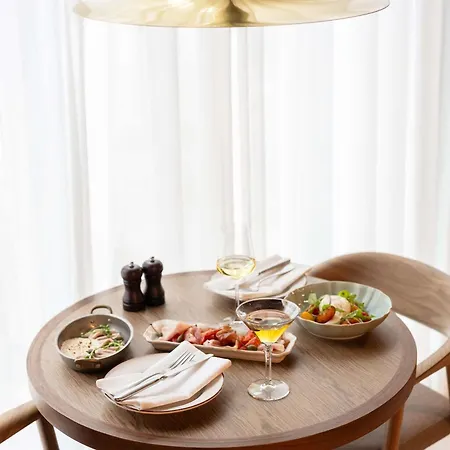 Radisson Red & Radisson Red Apartments, ホテル