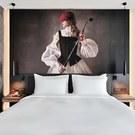 ホテル Radisson Red & Radisson Red Apartments, 4*