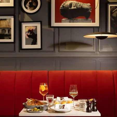 ホテル Radisson Red & Radisson Red Apartments,