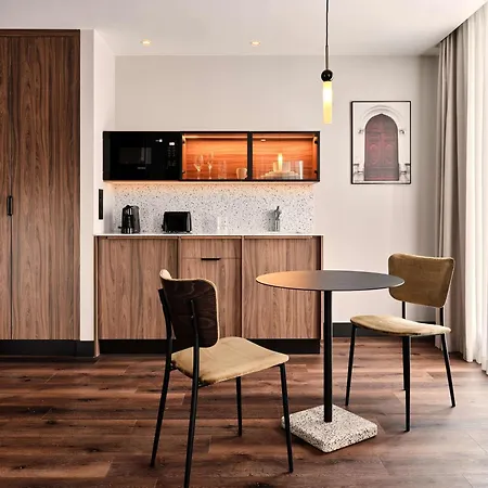 Radisson Red Hotel&radisson Red Apartments, 4* Cracóvia