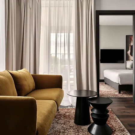 Radisson Red & Radisson Red Apartments, ホテル 4*