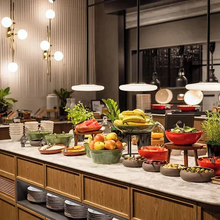 Radisson Red Hotel&radisson Red Apartments, 4*