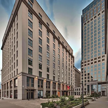 Radisson Red Hotel&radisson Red Apartments,