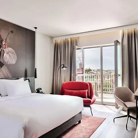 Radisson Red Hotel&radisson Red Apartments, Hotel 4*