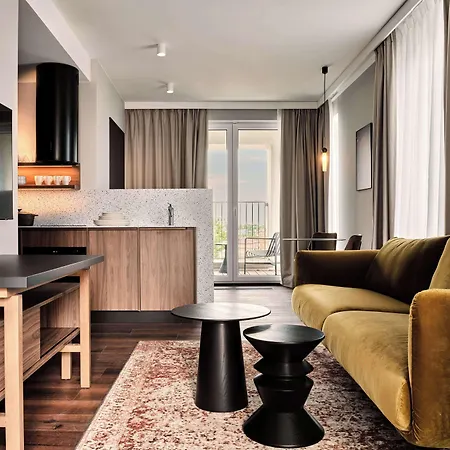 ホテル Radisson Red & Radisson Red Apartments, 4*