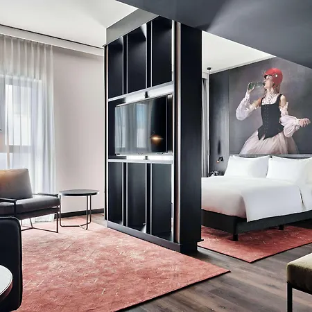 ホテル Radisson Red & Radisson Red Apartments, 4*