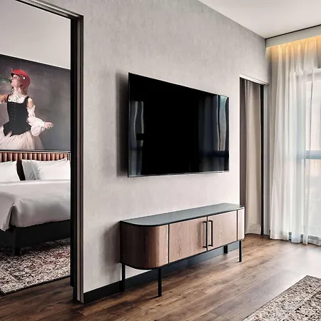 Hotel Radisson Red Hotel&radisson Red Apartments,