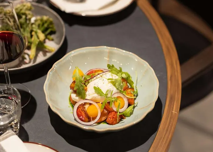 Radisson Red & Radisson Red Apartments, 4*