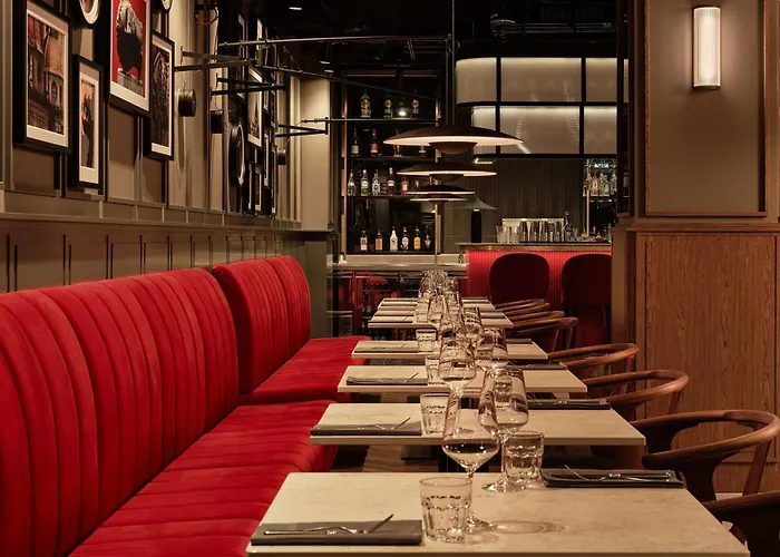 Radisson Red & Radisson Red Apartments, 4*