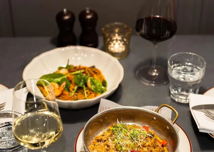 Hotel Radisson Red Hotel&radisson Red Apartments,