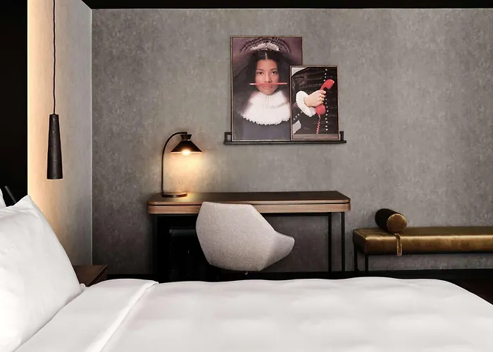 Radisson Red & Radisson Red Apartments,