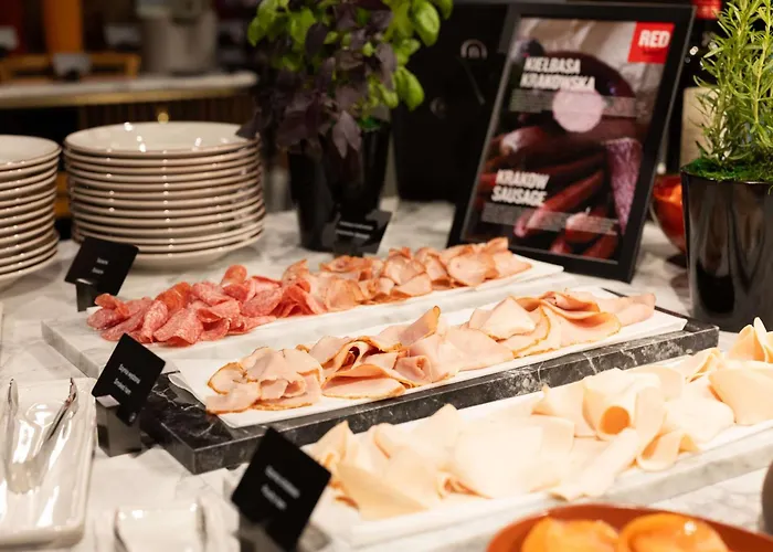 Hotel Radisson Red & Radisson Red Apartments, 4*