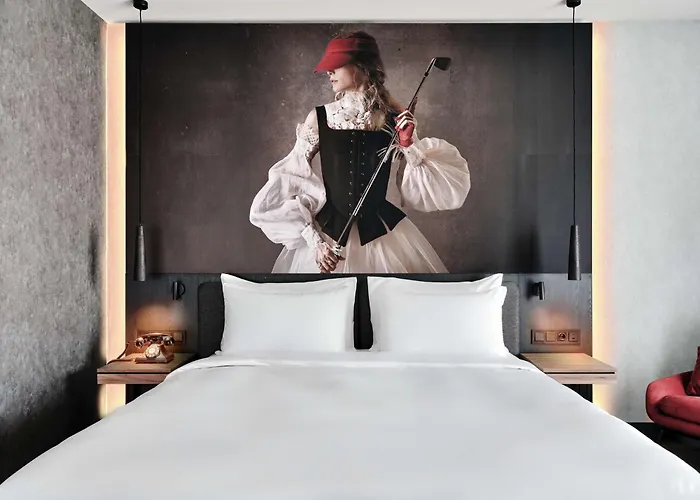 Hotel Radisson Red & Radisson Red Apartments, 4*