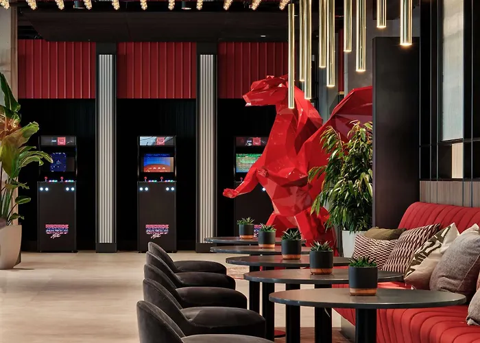 Hotel Radisson Red & Radisson Red Apartments, 4*