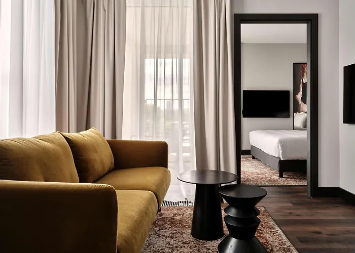 Radisson Red Hotel&radisson Red Apartments, Hotel 4*