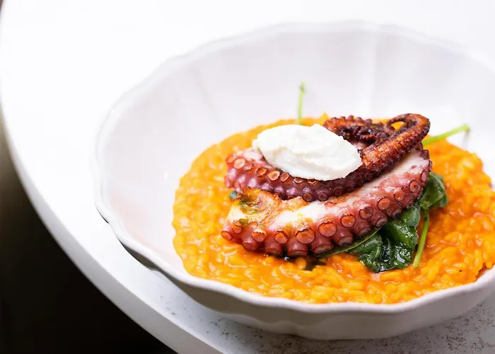 Hotel Radisson Red Hotel&radisson Red Apartments, 4*