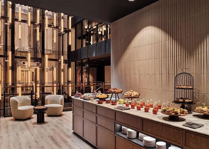 Hotel Radisson Red & Radisson Red Apartments, 4*