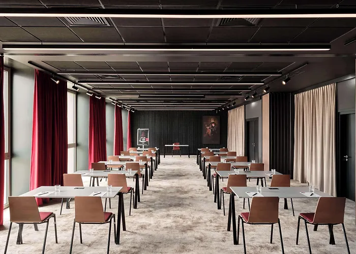 Hotel Radisson Red Hotel&radisson Red Apartments,