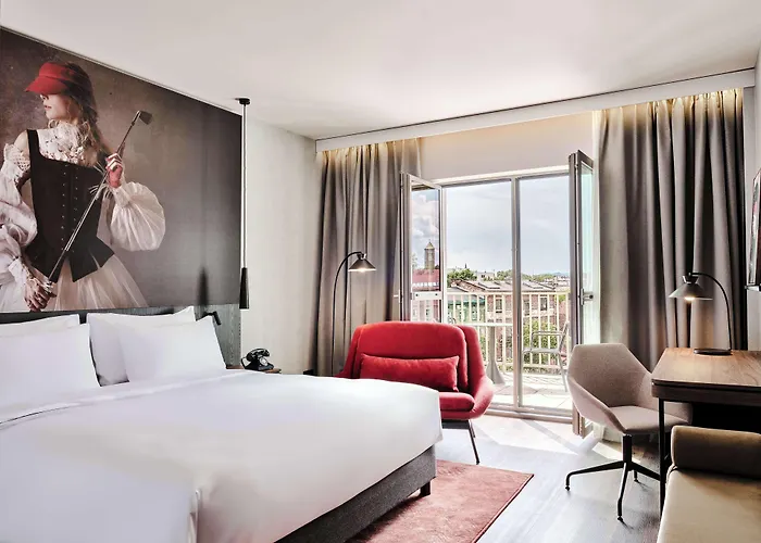 Radisson Red & Radisson Red Apartments, Hotel 4*