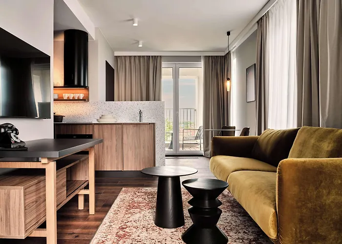 Hotel Radisson Red & Radisson Red Apartments, 4*