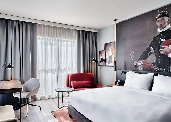 Radisson Red & Radisson Red Apartments, 4*