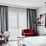 Radisson Red & Radisson Red Apartments, Hotell 4*
