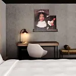 Radisson Red & Radisson Red Apartments,