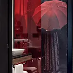 Radisson Red & Radisson Red Apartments, Hotell 4*