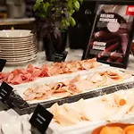 Hotell Radisson Red & Radisson Red Apartments, 4*